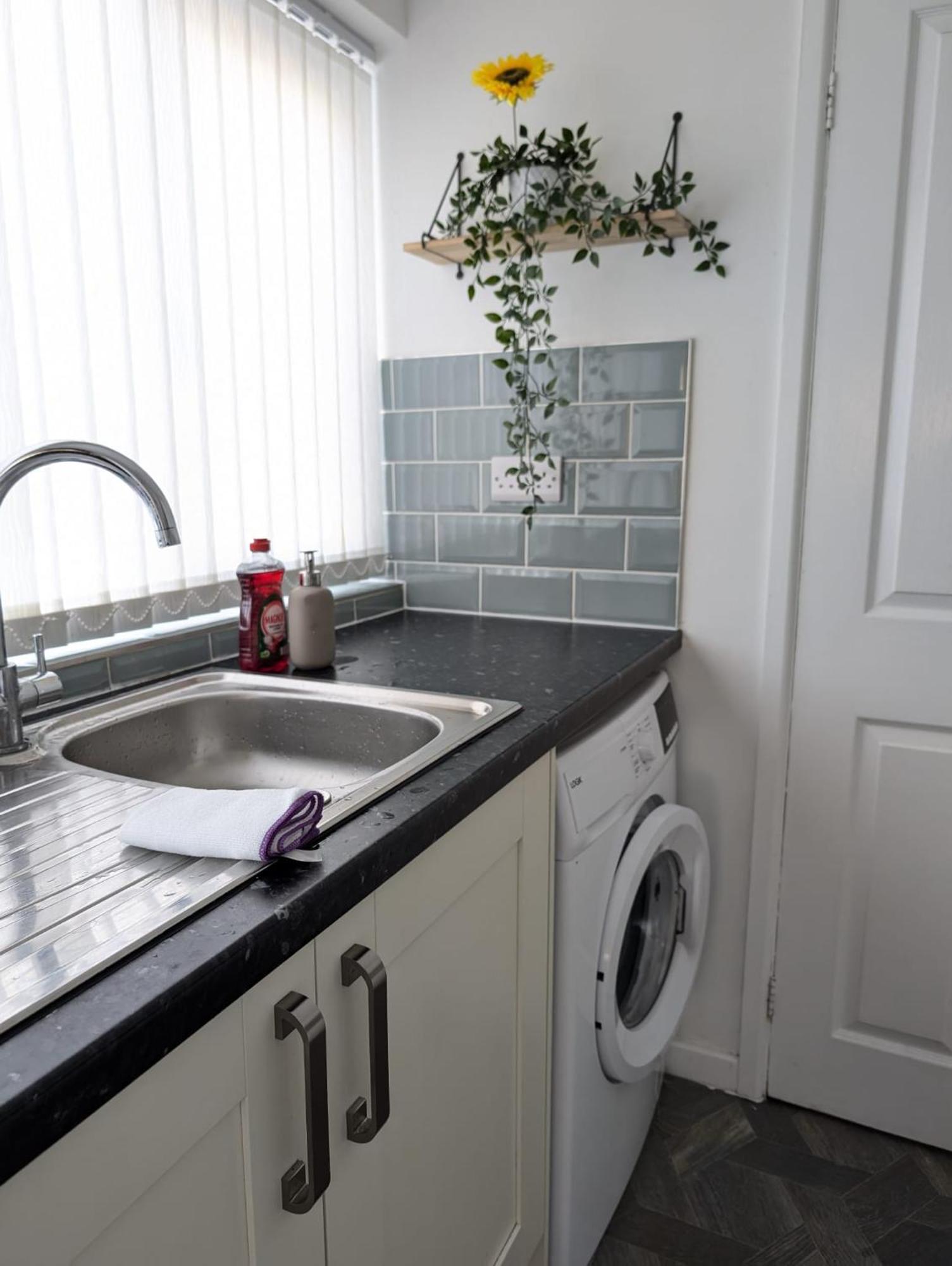 3Br-St Johns Hse-Free Parking-Workers-Kitchen-Wifi-Dog Friendly Apartment Doncaster Bagian luar foto
